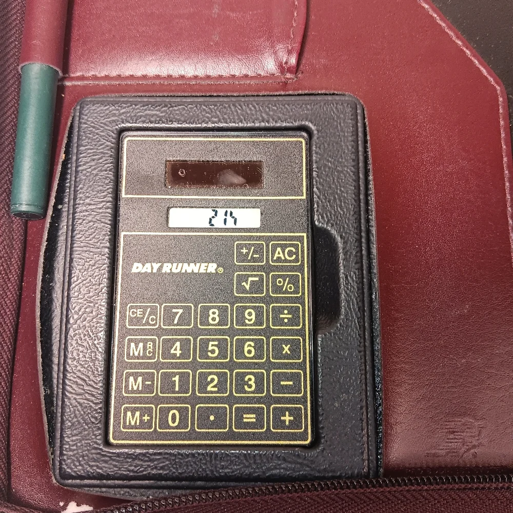 Vintage DAY RUNNER Planner w/Calculator 7 Ring (1.5”)- Zip Around Organizer